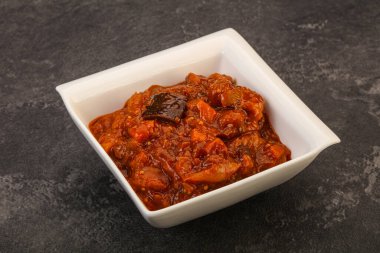 Domatesli ve otlu patlıcan sote.