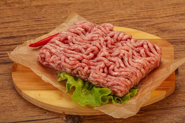 Rauw Gehakt Varkensvlees Voor Het Koken Het Bord — Stockfoto