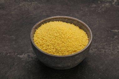 Yemek pişirmek için klozette çiğ öksürük yığını