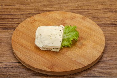 Izgara için naneli Yunan Halloumi peyniri