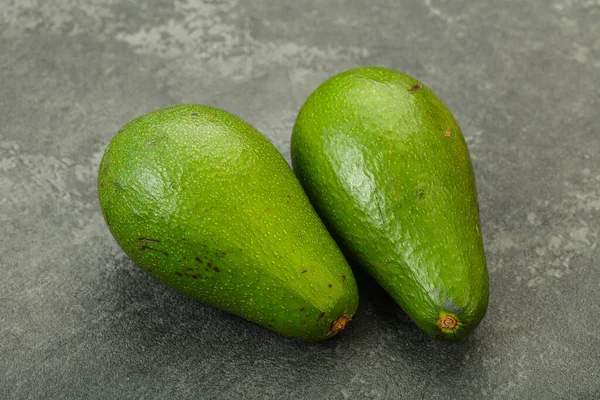 Due Verdure Verdi Esotiche Mature Avocado — Foto Stock