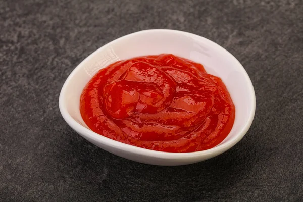 Μεξικάνικη Καυτερή Σάλτσα Sriracha Τσίλι Στο Μπολ — Φωτογραφία Αρχείου