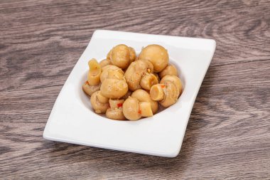 Kavanozda baharatlı turşu şampiyonları