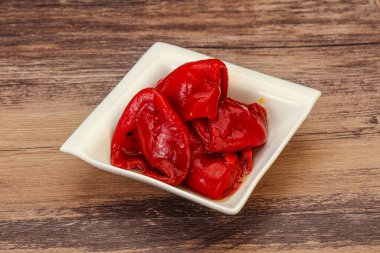 Yağda ızgara kırmızı biber.