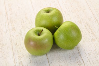 Olgun, tatlı, sulu elma