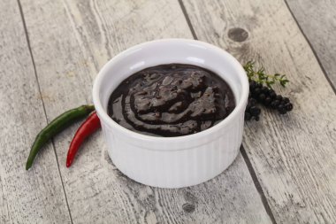 Et için baharatlı karabiber sosu.