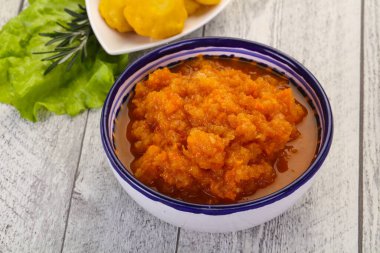 Kabak kabağı kabağında havyar.