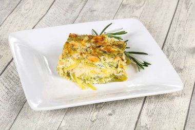 Somon ve brokolili güveç. Biberiye.