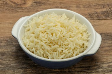 Buharda pişmiş Hint basmati pilavı.