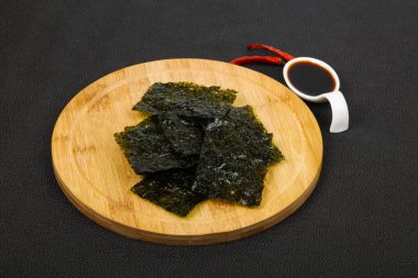 Soya soslu lezzetli Nori cipsi.