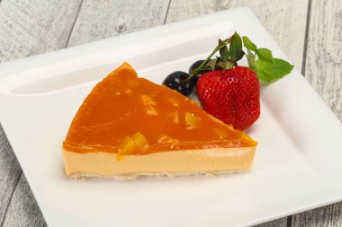 Kayısılı cheesecake çilekli ve naneli.