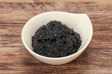 Lüks balık, kâsede siyah havyar.