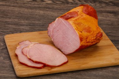 Baharatlı ve otlu füme domuz aslanı.