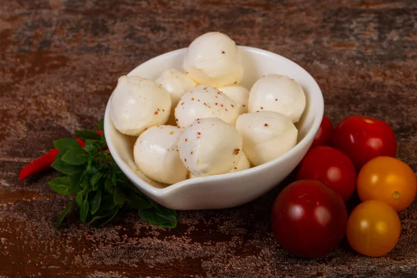 Bolas Queso Mozzarella Con Hojas Albahaca Tomate —  Fotos de Stock