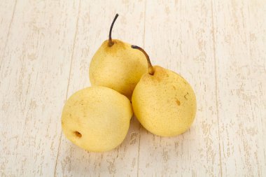 Sulu, olgun, sarı Çin armudu. 