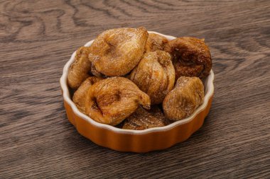 Kuru incirli meyve yığını.