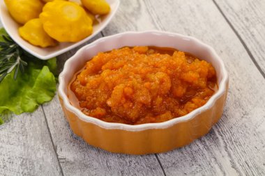 Kabak kabağı kabağında havyar.