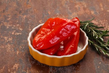 Yağlı kırmızı dolma biberi turşusu