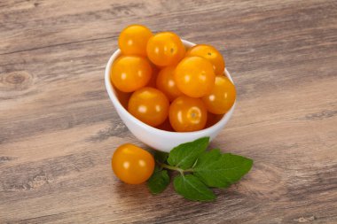 Kase olgun lezzetli sarı kiraz domates