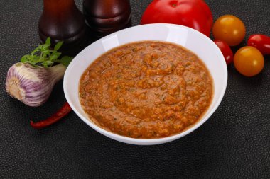 Meşhur İspanyol soğuk domates çorbası.