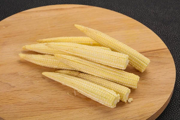 Raw Baby Corn Wooden Board — Stock Photo, Image