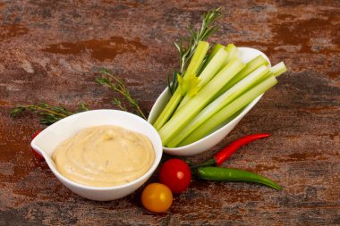 Vejetaryen mutfağı - Kereviz çubuklu humus