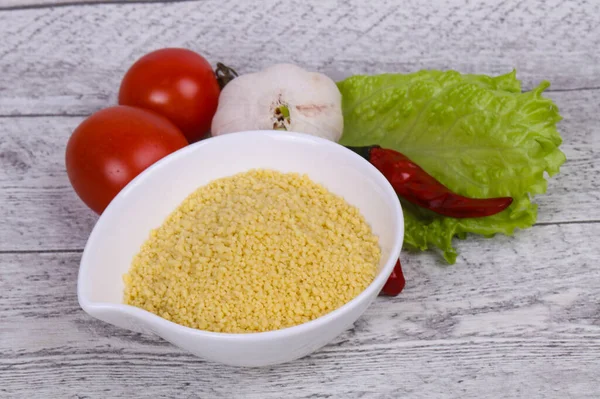 Raw Couscous Bowl Served Salad Leaves Tomato Pepper Ready Coocking — Stock Photo, Image