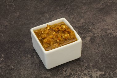 Kasede biberli yeşil baharatlı sos.