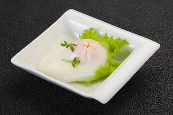 Oeuf Poché Savoureux Avec Des Feuilles Salade — Photo