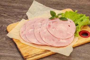 Kaygan jambonlu domuz eti.