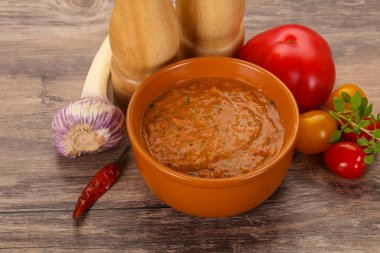 Meşhur İspanyol soğuk domates çorbası.