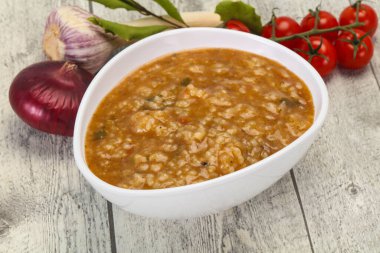 Kafkas Kharço çorbası, sığır eti ve pilav.