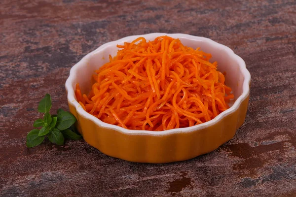 Korean Cattot Snack Salad Bowl Served Basil Leaves — Stock Photo, Image