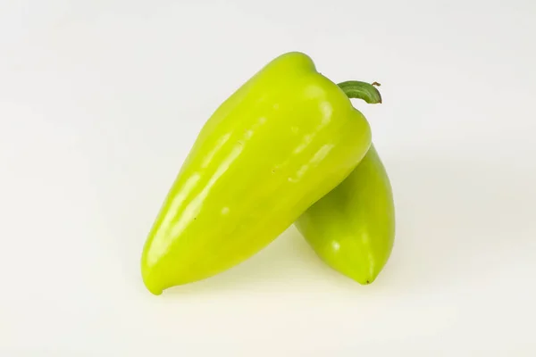 Süße Grüne Paprika Isoliert Auf Weißem Hintergrund — Stockfoto