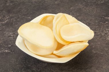 Asya usülü - kâsede ev yapımı karides cipsi