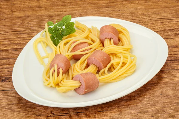 Kids Pasta Spaghetti Sausages Basil — Stock Photo, Image