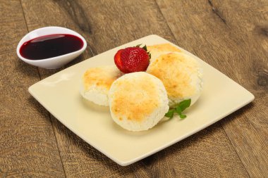 Reçelli krep ve naneli çilek.