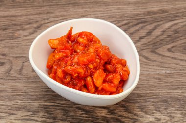 Domates soslu ve biberli fırında böbrek.