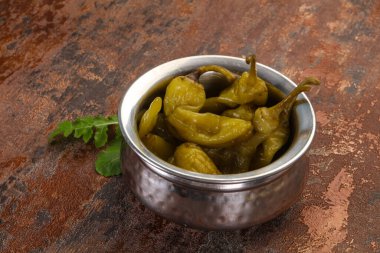 Kasede yeşil biber turşusu