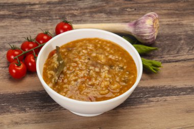 Kafkas Kharço çorbası, sığır eti ve pilav.