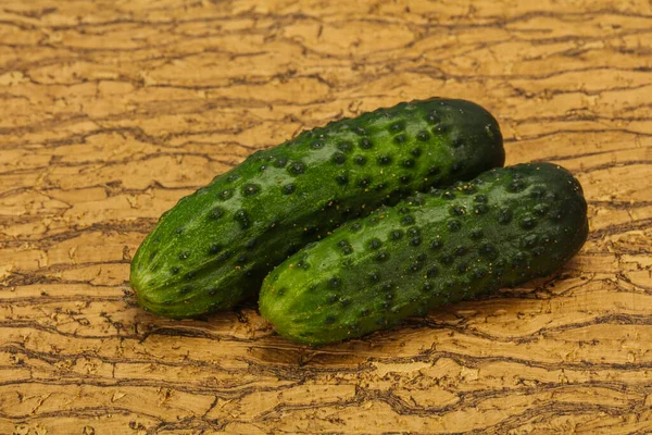 Mogen Färsk Grön Två Gurkor Redo För Vegan — Stockfoto