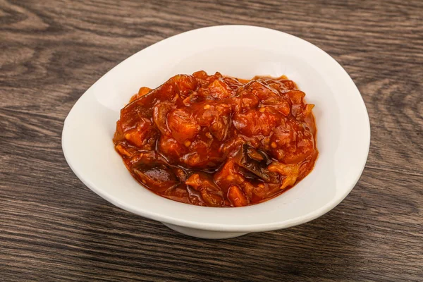 Lecker Sautierte Auberginen Mit Tomaten Und Kräutern — Stockfoto