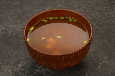 Japon geleneksel soya peynirli Miso çorbası.