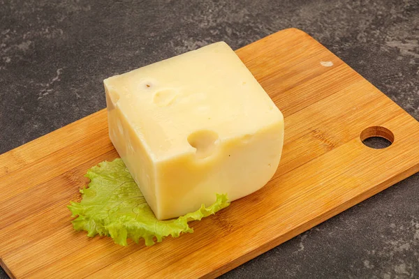 Queso Emmental Sobre Tabla Madera Servido Ensalada —  Fotos de Stock