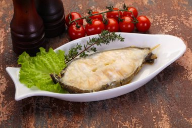 Salata yapraklı fırında kurt bifteği.