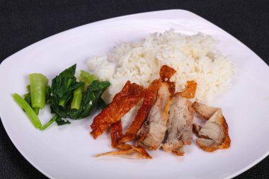 Kavrulmuş ördek göğsü ve otlar ile Pirinç