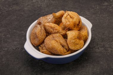 Kuru incirli meyve yığını.