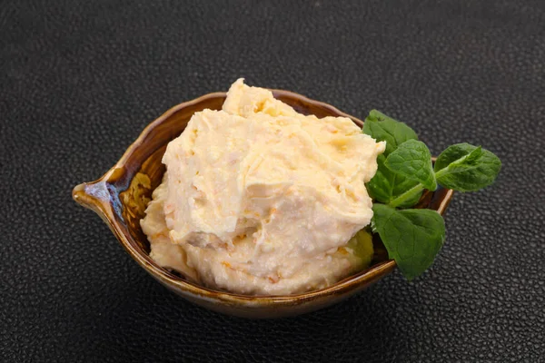 Curd with dry apricot served mint leaves