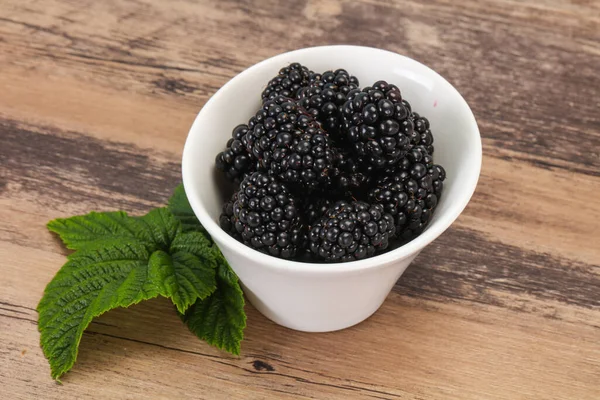 Sweet Tasty Ripe Blackberry Heap Leaf — Stock Photo, Image