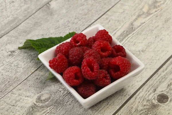 Red Bright Ripe Sweet Raspberry Leaf — Stock Photo, Image